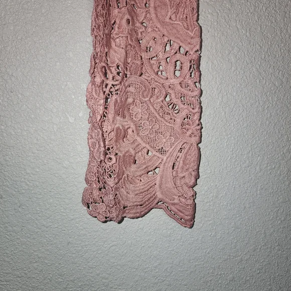 a'gaci Delicate Pink Lace Crop Top - Picture 4 of 9